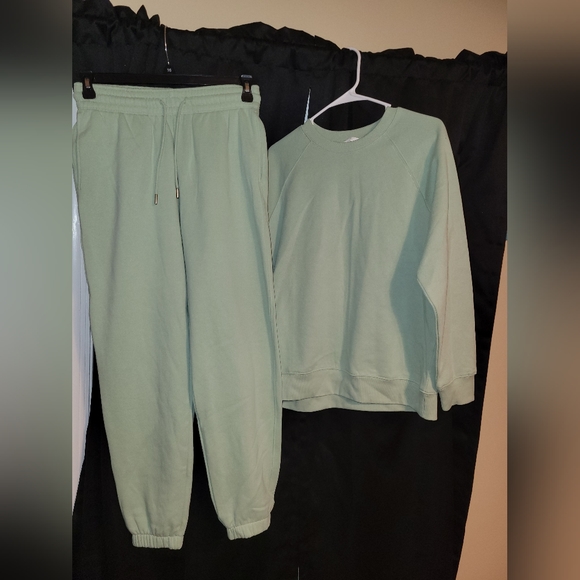 NWT mint green sweatshirt and sweatpants set from h&m - Picture 4 of 4